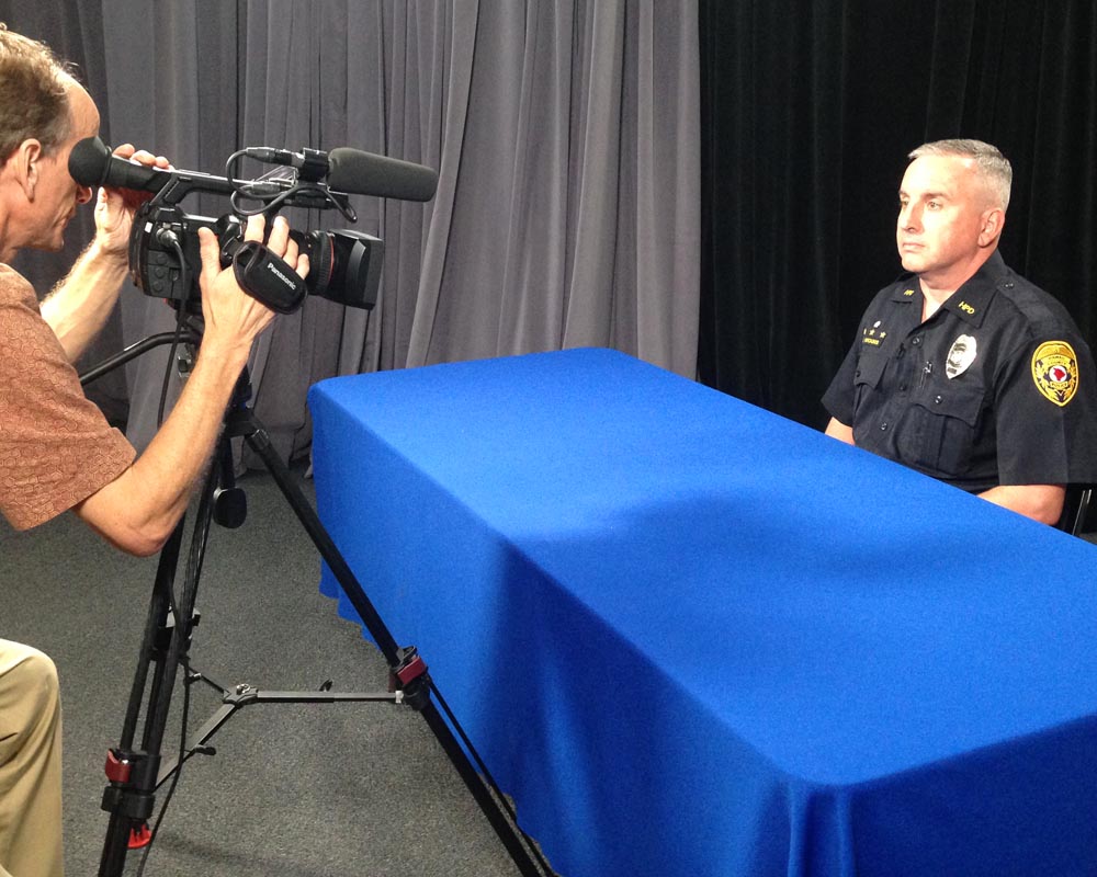 Officer Jason Grouns on the set